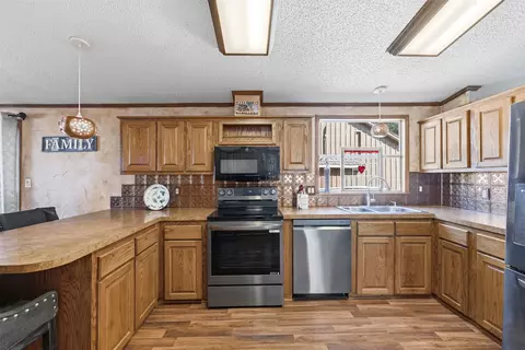 Kitchen - 18404 Pine Dr, Eustace, TX 75124 photo 3 of 3