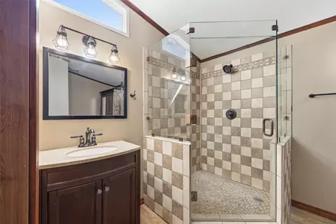 Bath - 18404 Pine Dr, Eustace, TX 75124 photo 4 of 4