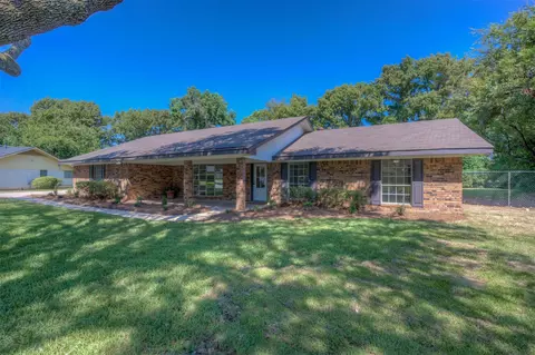 220 Walnut Ln, Bossier City, LA 71111