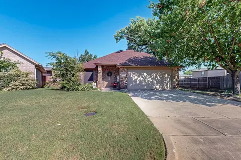 337 Grace Cir, Hurst, TX 76053