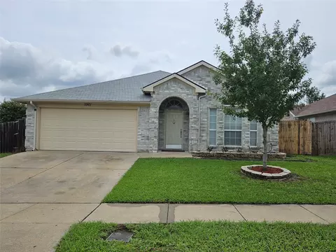 5901 Rising Meadow Dr, Arlington, TX 76018