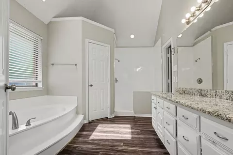 Bath - 8306 Navigation Dr, Rowlett, TX 75088 photo 1 of 2