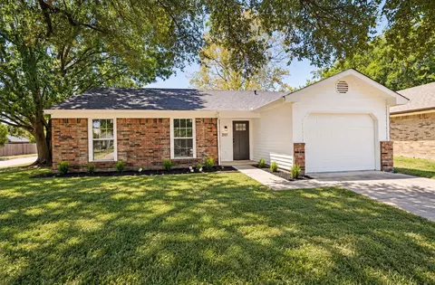 201 Mapleridge Dr, Rockwall, TX 75032