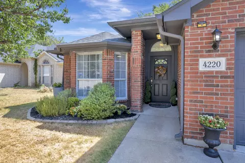 4220 Maryanne Pl, Haltom City, TX 76137