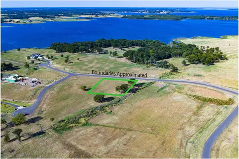 315 Lakewood Ln, Honey Grove, TX 75446