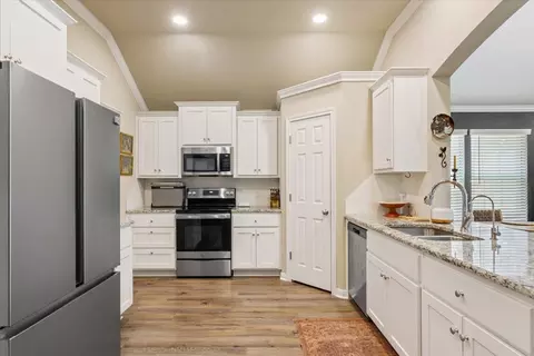 Kitchen - 2518 Yoder Ln, Robinson, TX 76706 photo 2 of 3
