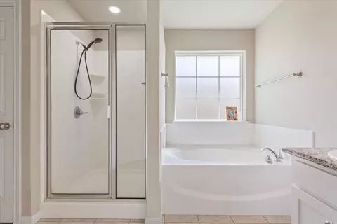 Bath - 2518 Yoder Ln, Robinson, TX 76706 photo 3 of 4