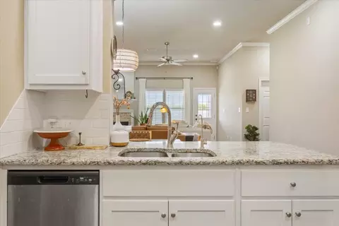 Kitchen - 2518 Yoder Ln, Robinson, TX 76706 photo 3 of 3