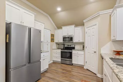 Entry Way - 2518 Yoder Ln, Robinson, TX 76706 photo 1 of 3