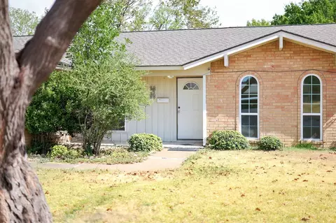 4207 Rainier St, Irving, TX 75062