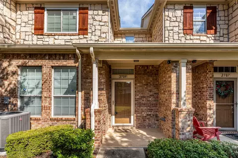 2709 Olympic Park Dr, Grand Prairie, TX 75050