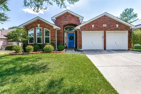 6721 Day Dr, Fort Worth, TX 76132