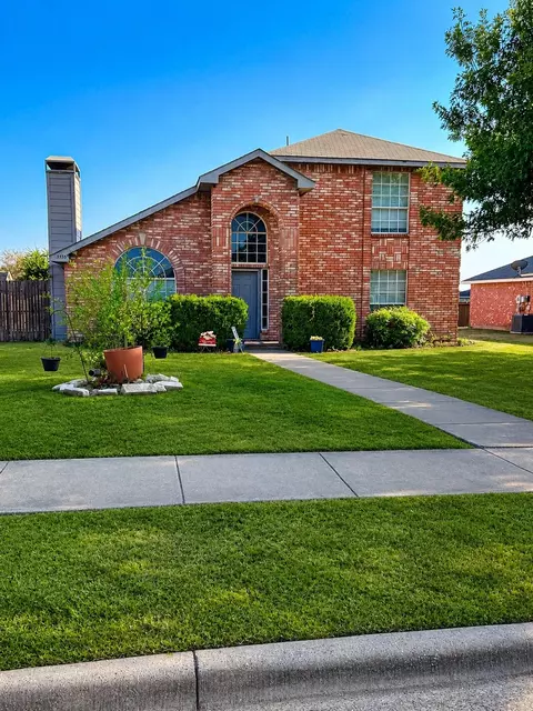 1338 Meadow Creek Dr, Lancaster, TX 75146