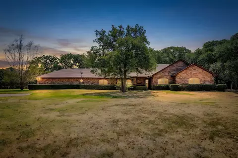 10100 Crestline Trl, Burleson, TX 76028