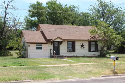 430 N Munday Ave, Munday, TX 76371