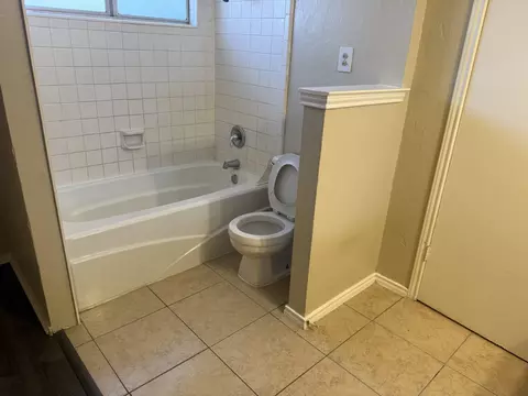Bath - 4922 Rolling Vis, Mesquite, TX 75150 photo 4 of 5