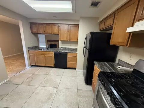 Kitchen - 4922 Rolling Vis, Mesquite, TX 75150 photo 2 of 2