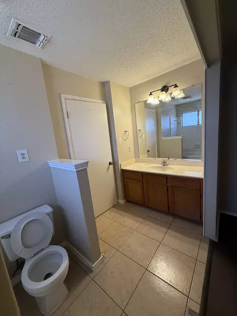 Bath - 4922 Rolling Vis, Mesquite, TX 75150 photo 5 of 5