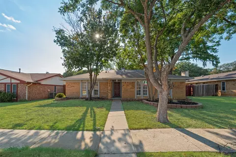 1422 Westwood Dr, Lewisville, TX 75067