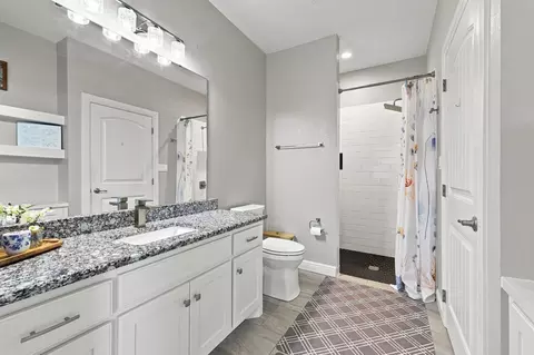 Bath - 603 E Burks St, Pilot Point, TX 76258 photo 3 of 5