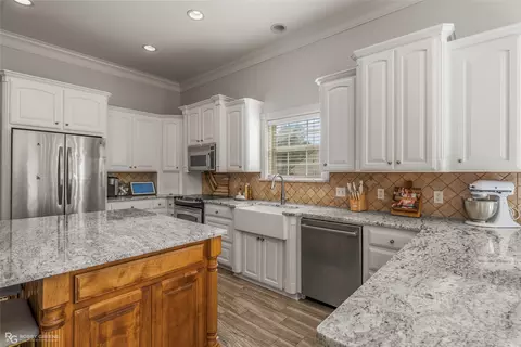 Kitchen - 552 Bob White Ln, Benton, LA 71006 photo 2 of 3