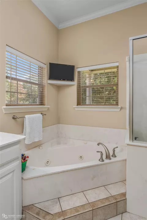 Bath - 552 Bob White Ln, Benton, LA 71006 photo 2 of 4