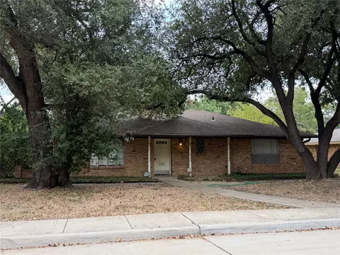 1010 Denmark St, Grand Prairie, TX 75050