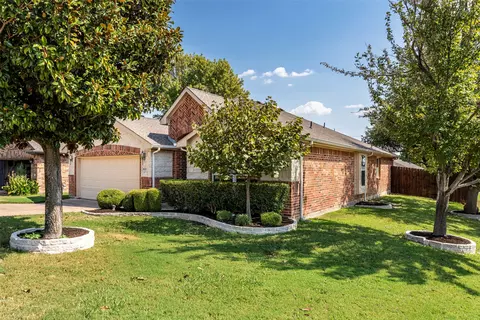 6633 Chalk River Dr, Fort Worth, TX 76179