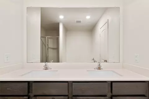 Bath - 175 Aster Dr, Sanger, TX 76266 photo 1 of 3