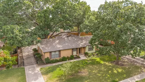 813 Brookhurst Dr, Richardson, TX 75080