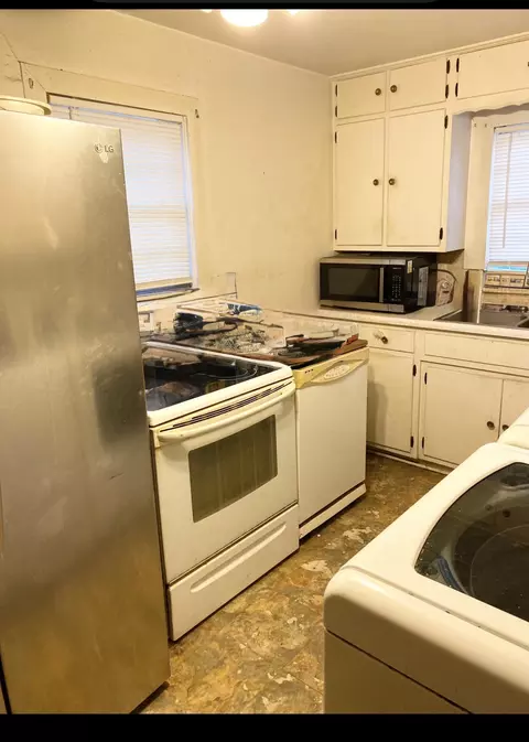 Kitchen - 113 Moon St, Cleburne, TX 76033 photo 3 of 3