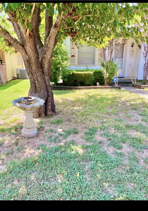 Exterior - 113 Moon St, Cleburne, TX 76033 photo 2 of 6