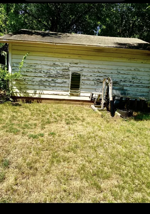 Exterior - 113 Moon St, Cleburne, TX 76033 photo 6 of 6