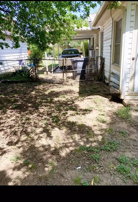 Exterior - 113 Moon St, Cleburne, TX 76033 photo 5 of 6