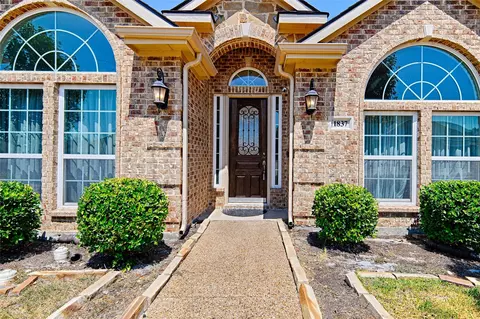 1837 Lakeview Dr, Desoto, TX 75115