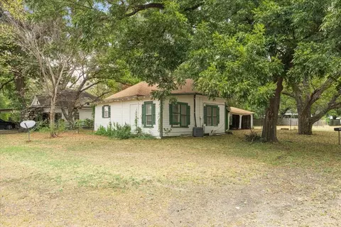 212 W 3rd St, Purdon, TX 76679