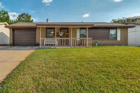 1102 Springwood Dr, Lewisville, TX 75067