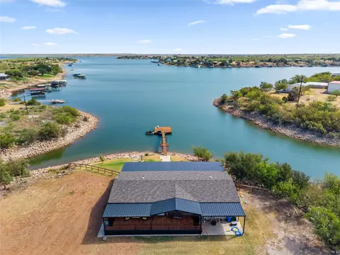606 W Moonshine Rd, Seymour, TX 76380