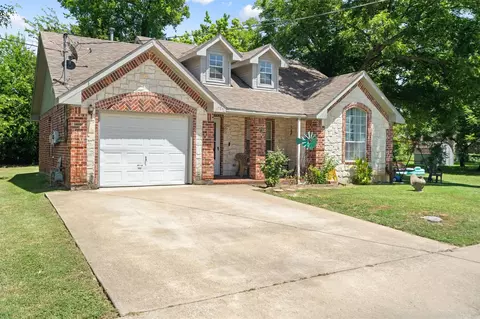 1724 Willow Hollow Dr, Garland, TX 75040