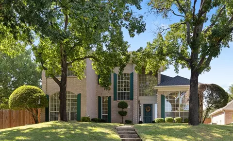 1432 Swan Ct, Lewisville, TX 75077