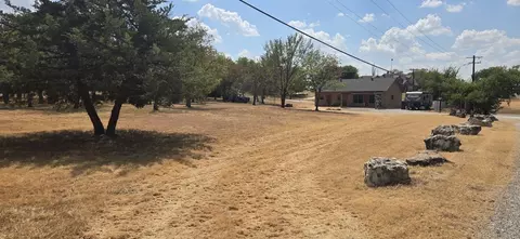 139 Pecan Dr, Gainesville, TX 76240