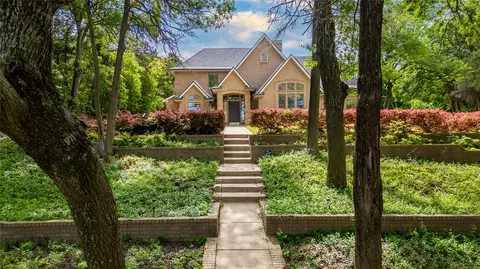 1254 Whispering Oaks Dr, Desoto, TX 75115