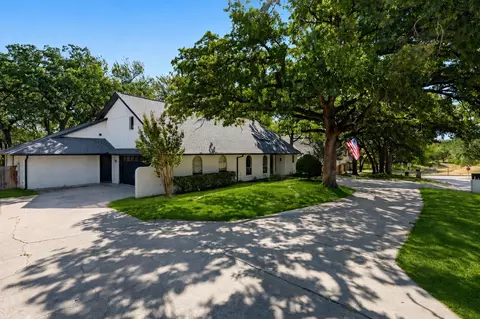 2105 Wilson Dr, Arlington, TX 76011