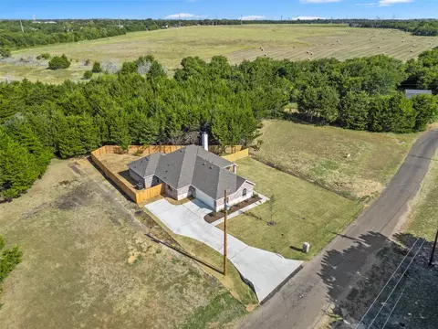 425 Watercrest Ln, Glenn Heights, TX 75154