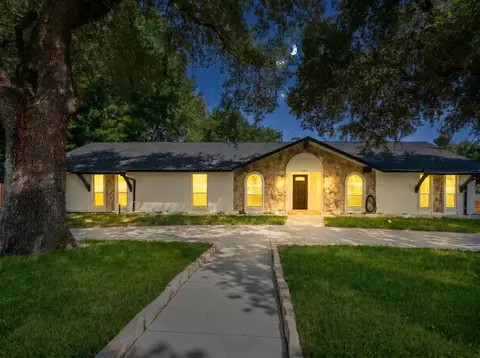 925 Lake North Rd, Rowlett, TX 75089