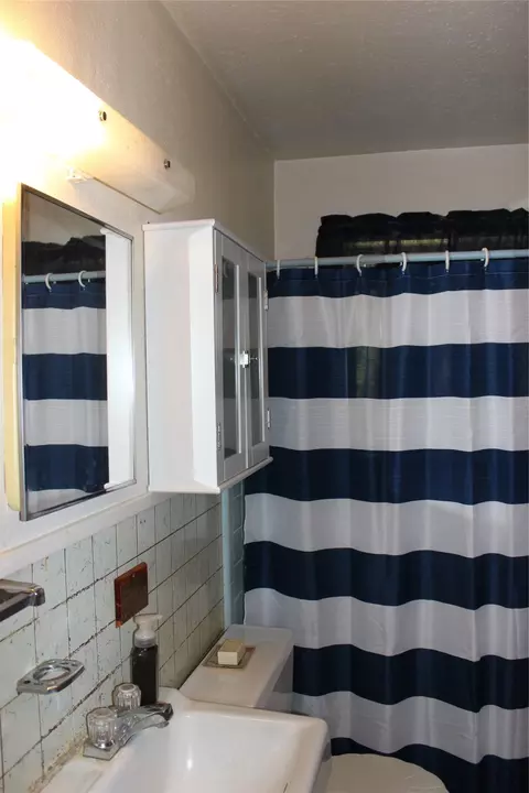 Bath - 511 Babb Cir, Minden, LA 71055 photo 1 of 2