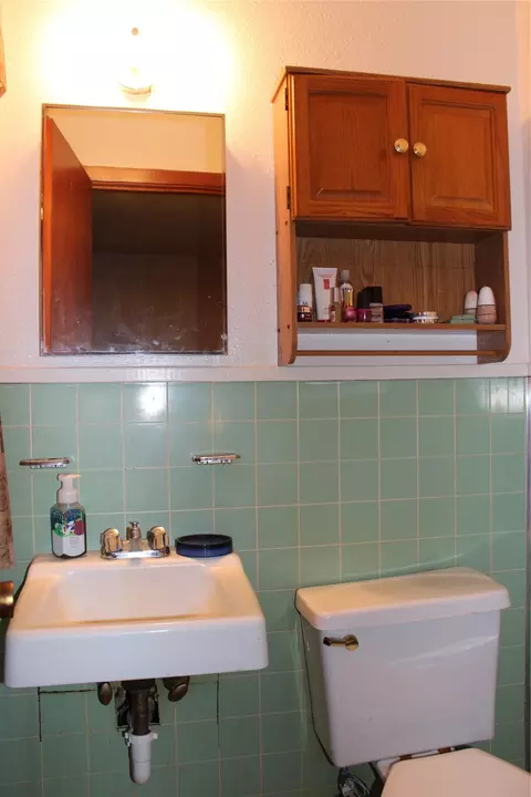 Bath - 511 Babb Cir, Minden, LA 71055 photo 2 of 2