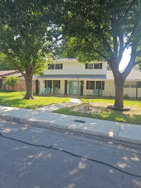 721 Thompson Dr, Saginaw, TX 76179