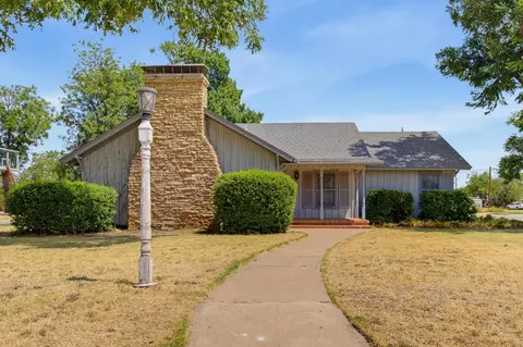 360 S 11th Ave, Munday, TX 76371