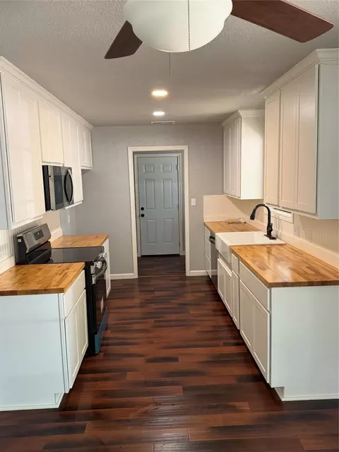 209 Porter Ct, Crowley, TX 76036